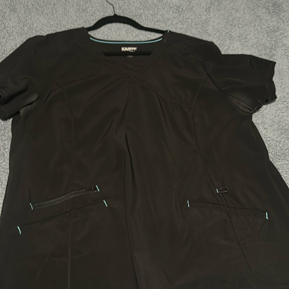 Scrub top (does have deodorant marks)